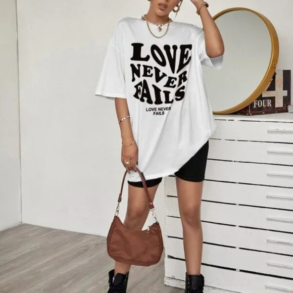 LOVE NEVER FAILS OVERSIZED TEE WHITE - Picture 3 of 5